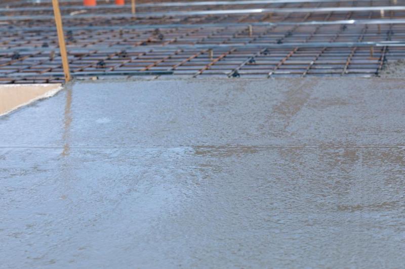 La pose d'une dalle exige un travail des fondations soign&eacute; avant toute construction